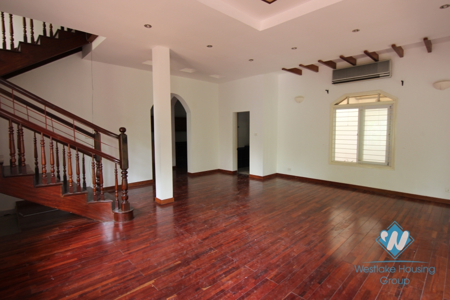 Big house with nice garden for rent in Tay Ho, Ha Noi
